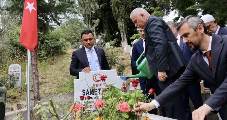 Trabzon ve çevre illerde 15 Temmuz şehitleri mezarları başında anıldı