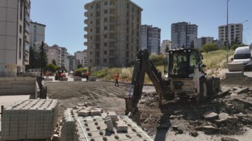 Atakum Belediyesi ekipleri yol çalışmalarına son hız devam ediyor