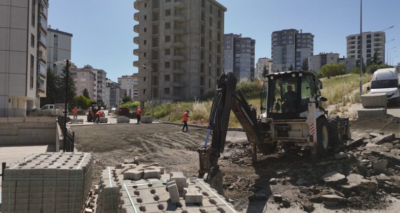 Atakum Belediyesi ekipleri yol çalışmalarına son hız devam ediyor