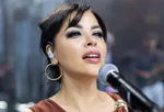 Şarkıcı Zara, sahnede Volkan Konak’ı andı! Gözyaşlarına engel olamadı