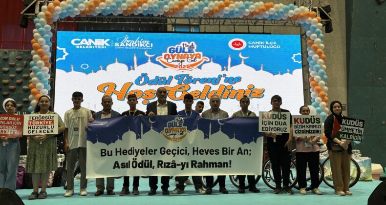 Samsun’da “Haydi Güle Oynaya Camiye Gel” projesi kapsamında 4 bin çocuğa hediye verildi