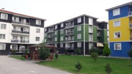 Forma Renkleri Dış Cephede, Dostluk Aynı Pencerede”
