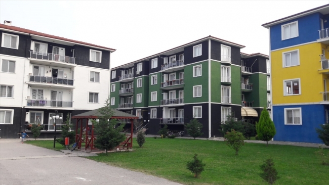 Forma Renkleri Dış Cephede, Dostluk Aynı Pencerede”