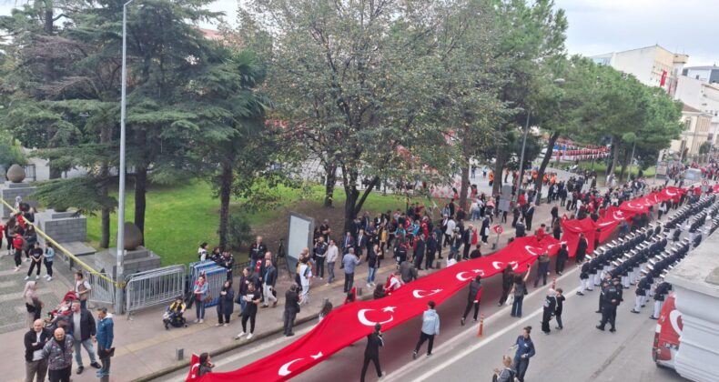 Samsun’da Cumhuriyet Coşkusu: 1919 Metrelik Bayrakla Anlamlı Yürüyüş