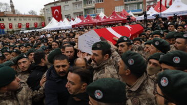 stanbul’da narkotik operasyonunda şehit olan polis memuru Albayrak memleketi Samsun’da defnedildi