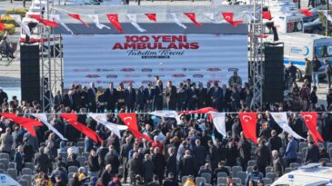 Samsun’da Cumhuriyet Tarihinde Bir İlk: 100 Yeni Ambulans Acil Sağlık Filosuna Teslim Edildi