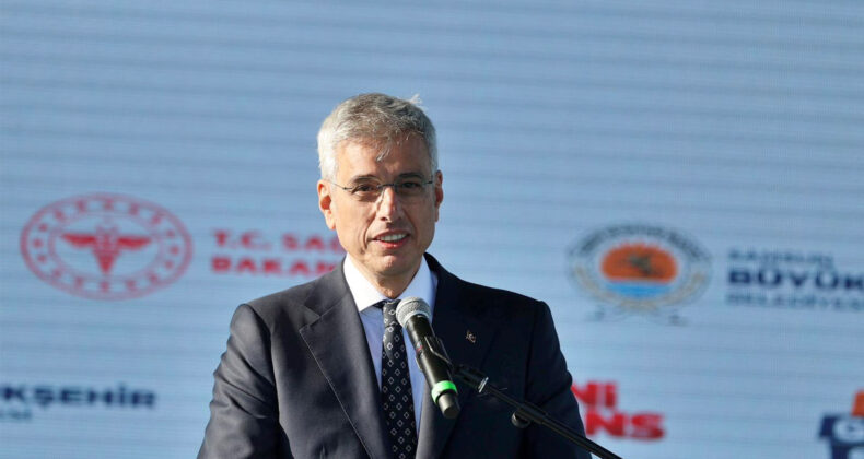 Bakan Memişoğlu Samsun’da 100 Yeni Ambulansın Hizmete Alındığı Törende Konuştu