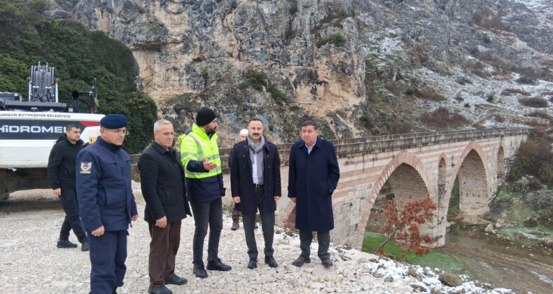 Havza’da tarihi Kurt Köprü’ye bağlantı yolu çalışmaları devam ediyor