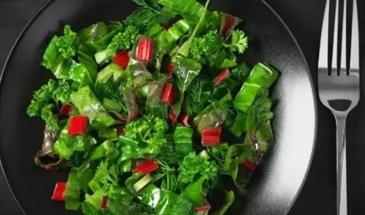 Her gün salata yiyince vücudunuzda bakın neler oluyor