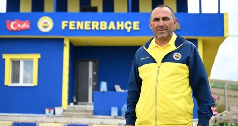 Fenerbahçe taraftarı, evinin duvarlarını sarı-lacivert renklere boyattı