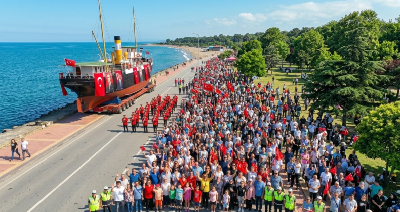 SAMSUN’DA TARİHİ AN: BANDIRMA VAPURU KARADAN YÜRÜTÜLDÜ!