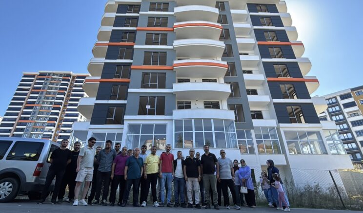 Samsun’da topraktan satın aldıkları dairelerin tamamlanmasını isteyen aileler suç duyurusunda bulunacak