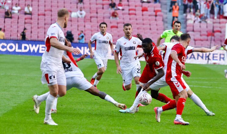 SAMSUN’DA FUTBOL REZALETİ: 1-5