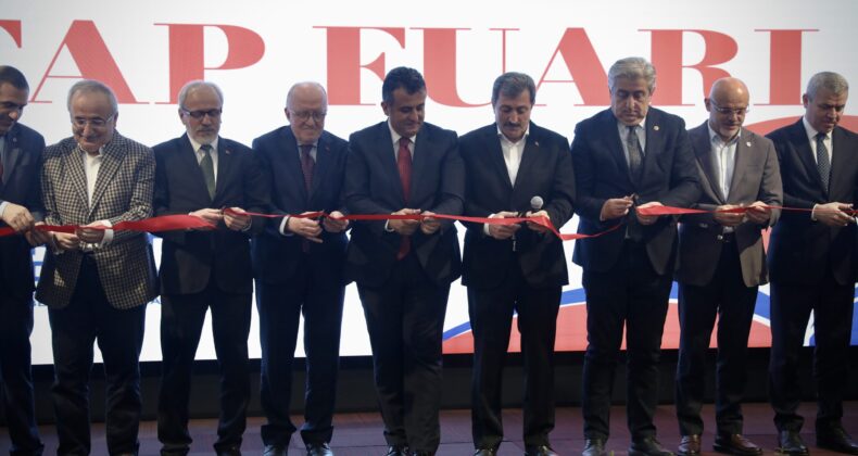 Samsun Kitap Fuarı ziyaretçilere kapılarını açtı