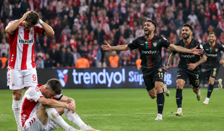 SAMSUNSPOR, SON DAKİKALARDA YIKILDI: AMEDSPOR KAZANDI!