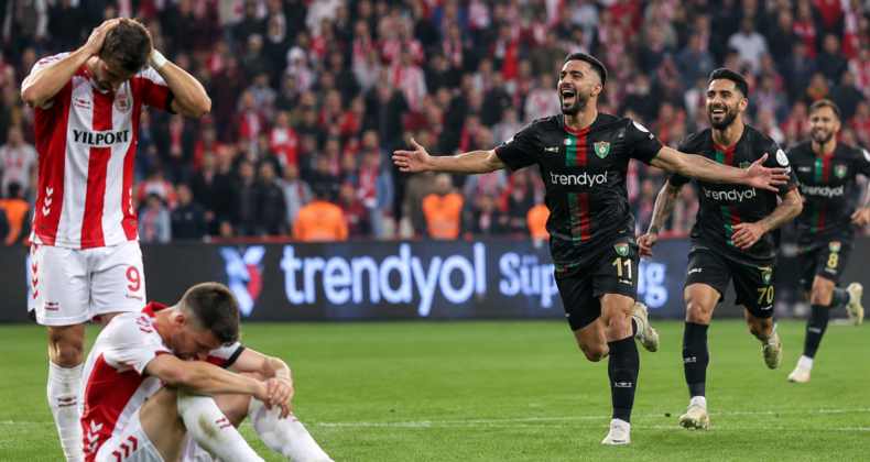 SAMSUNSPOR, SON DAKİKALARDA YIKILDI: AMEDSPOR KAZANDI!